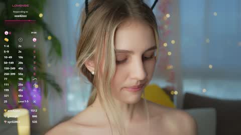 Snapshot of fluffy_angel chatting on 12.23.24 Adeline online show from 12.23.24