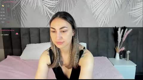 Snapshot of fly_ari chatting on 06.12.26 fly_ari online show from 06.12.26