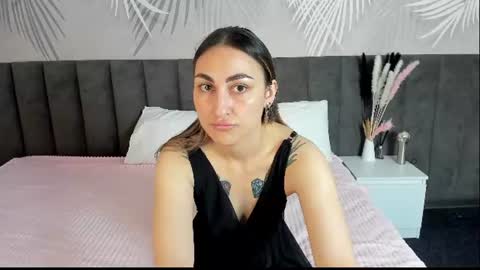 Snapshot of fly_ari chatting on 06.14.26 fly_ari online show from 06.14.26