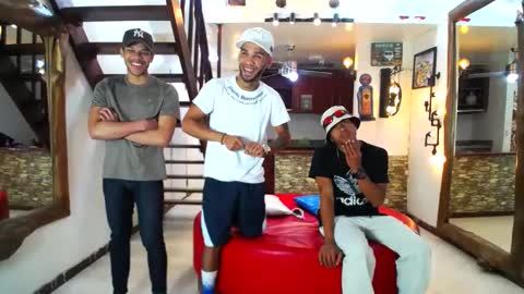 Snapshot of flyckers chatting on 01.06.25 flyckers online show from 01.06.25