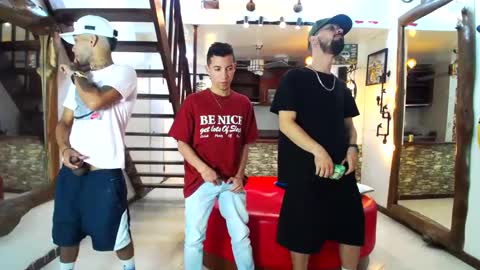 Snapshot of flyckers chatting on 01.07.25 flyckers online show from 01.07.25