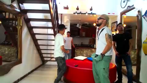 Snapshot of flyckers chatting on 01.12.25 flyckers online show from 01.12.25