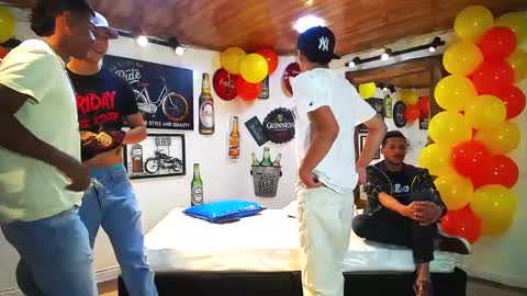 Snapshot of flyckers chatting on 01.20.25 flyckers online show from 01.20.25