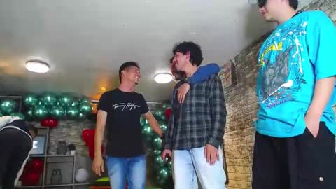 Snapshot of flyckers chatting on 02.19.25 flyckers online show from 02.19.25