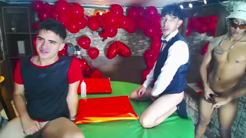 Snapshot of flyckers chatting on 03.03.25 flyckers online show from 03.03.25