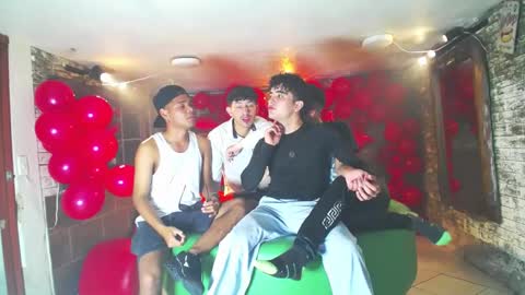 Snapshot of flyckers chatting on 03.04.25 flyckers online show from 03.04.25