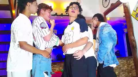 Snapshot of flyckers chatting on 10.07.25 flyckers online show from 10.07.25