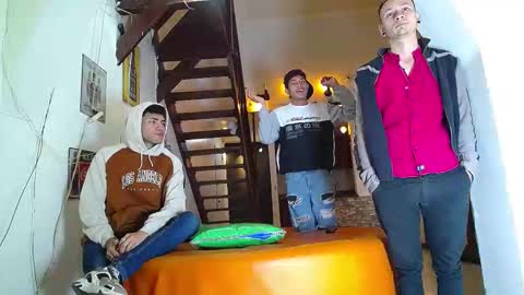 Snapshot of flyckers chatting on 10.20.25 flyckers online show from 10.20.25