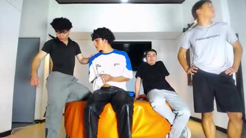 Snapshot of flyckers chatting on 11.16.25 flyckers online show from 11.16.25