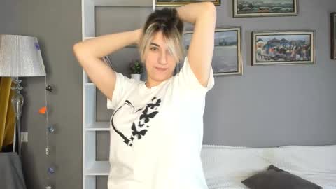 Snapshot of foamcascade chatting on 12.16.25 Ellie online show from 12.16.25