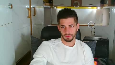 independent model online show from 10.25.25