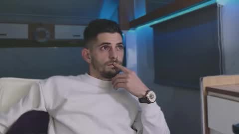 independent model online show from 11.30.25