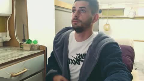 independent model online show from 04.19.26