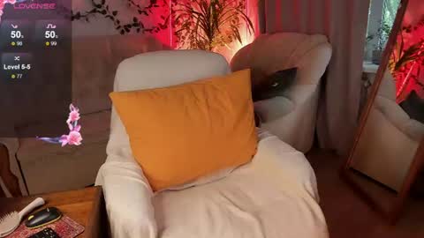 Snapshot of forest_lina chatting on 06.18.26 online show from 06.18.26
