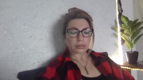 Snapshot of fox_red_lady7 chatting on 03.02.25 fox_red_lady7 online show from 03.02.25