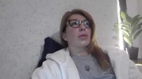 Snapshot of fox_red_lady7 chatting on 03.11.25 fox_red_lady7 online show from 03.11.25