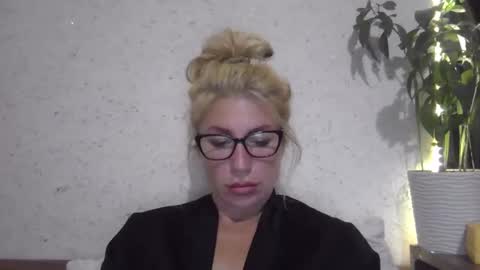 Snapshot of fox_red_lady7 chatting on 10.04.25 fox_red_lady7 online show from 10.04.25