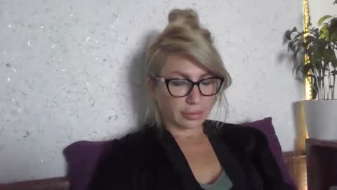 Snapshot of fox_red_lady7 chatting on 10.26.25 fox_red_lady7 online show from 10.26.25