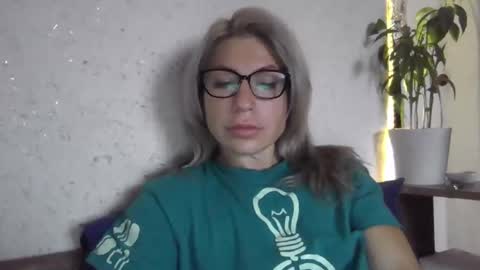 Snapshot of fox_red_lady7 chatting on 11.15.25 fox_red_lady7 online show from 11.15.25