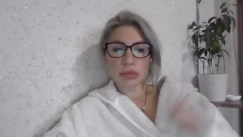 Snapshot of fox_red_lady7 chatting on 11.16.25 fox_red_lady7 online show from 11.16.25