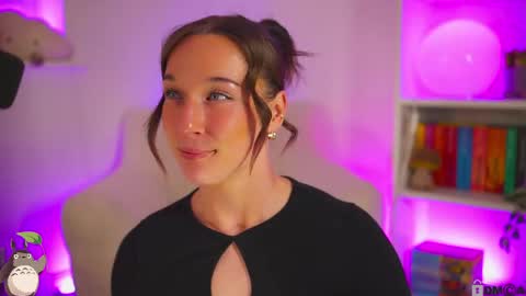 Snapshot of foxfilms chatting on 05.16.26 Em online show from 05.16.26