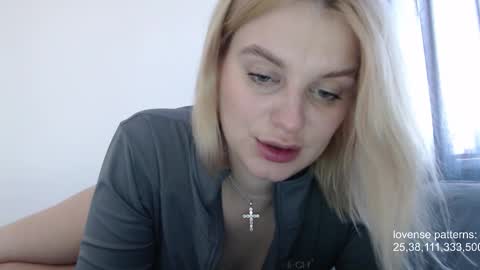 Snapshot of foxfrromearth chatting on 10.19.25 i am your baby Alien online show from 10.19.25