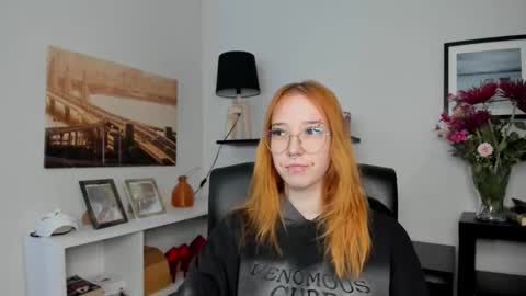 Snapshot of foxsonya chatting on 05.18.26 Sonya online show from 05.18.26