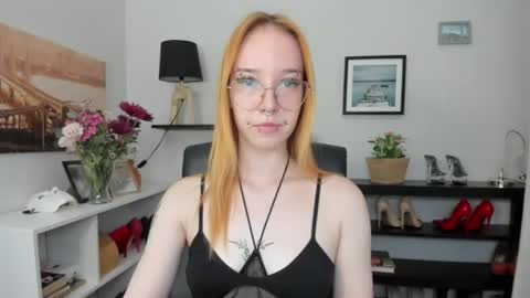 Snapshot of foxsonya chatting on 07.16.26 Sonya online show from 07.16.26
