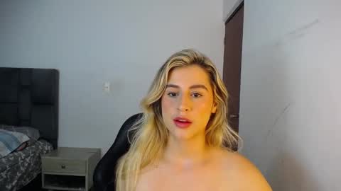 Snapshot of foxvalerin chatting on 09.22.25 Valerin. online show from 09.22.25