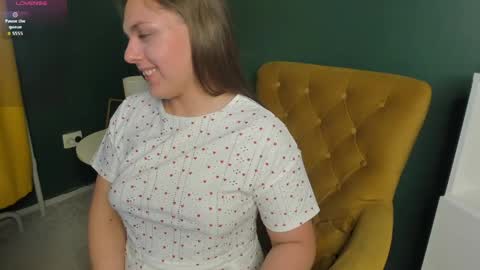 Snapshot of foxy__vibe chatting on 04.06.26 April online show from 04.06.26