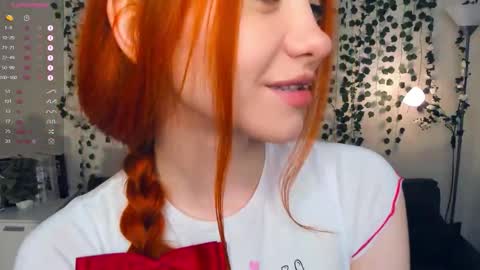 Snapshot of foxy_blush chatting on 10.29.25 Eva online show from 10.29.25