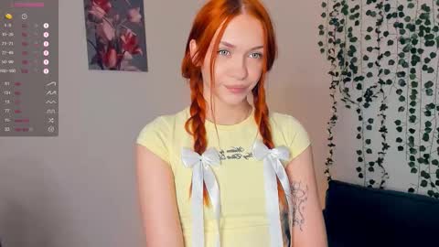 Snapshot of foxy_blush chatting on 11.16.25 Eva online show from 11.16.25