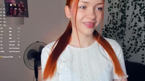 Snapshot of foxy_blush chatting on 11.23.25 Eva online show from 11.23.25