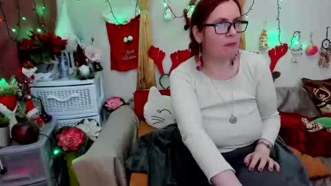 Snapshot of foxydesiree chatting on 12.24.24 foxydesiree online show from 12.24.24