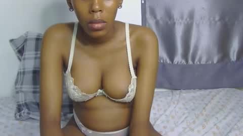 Snapshot of foxypennyy chatting on 10.19.25 foxypennyy online show from 10.19.25