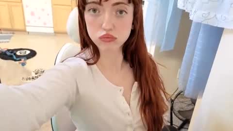 Snapshot of foxyredddd chatting on 11.11.25 beautiful blair online show from 11.11.25