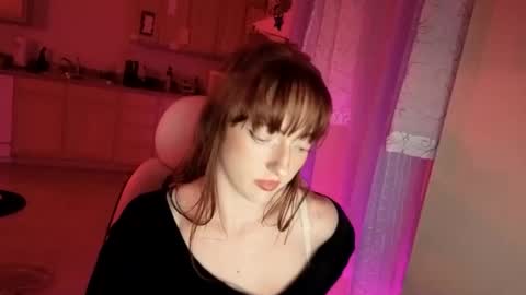 Snapshot of foxyredddd chatting on 11.17.25 beautiful blair online show from 11.17.25