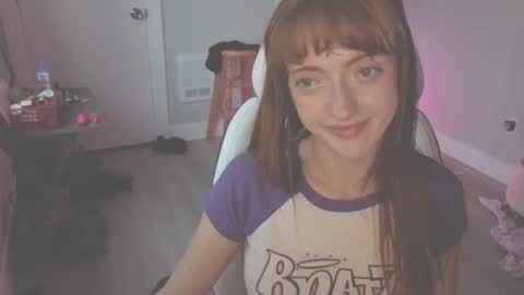 Snapshot of foxyredddd chatting on 05.10.26 beautiful blair online show from 05.10.26