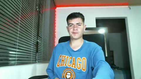 Snapshot of franccesco_699 chatting on 02.15.25 franccesco_699 online show from 02.15.25