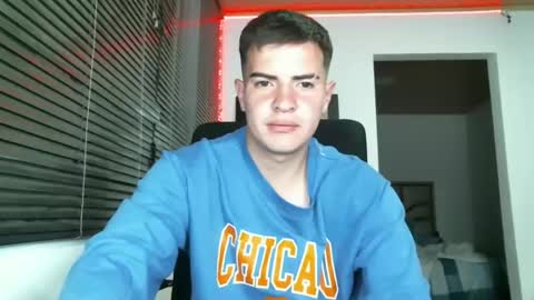 Snapshot of franccesco_699 chatting on 02.16.25 franccesco_699 online show from 02.16.25