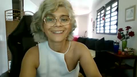 Snapshot of francelune chatting on 12.09.24 francelune online show from 12.09.24