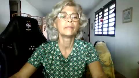 Snapshot of francelune chatting on 12.15.24 francelune online show from 12.15.24