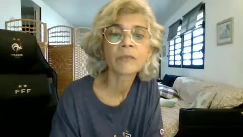 Snapshot of francelune chatting on 01.13.25 francelune online show from 01.13.25