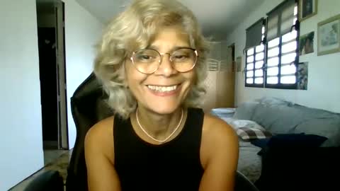 Snapshot of francelune chatting on 01.19.25 francelune online show from 01.19.25