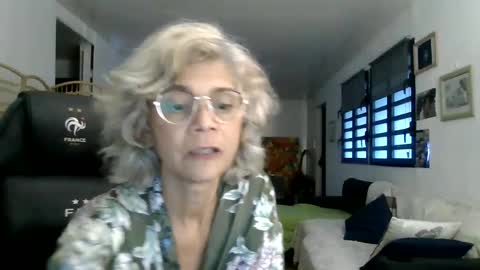 Snapshot of francelune chatting on 01.29.25 francelune online show from 01.29.25