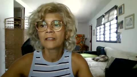 Snapshot of francelune chatting on 01.30.25 francelune online show from 01.30.25