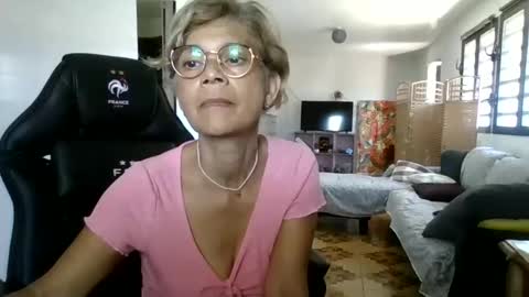 Snapshot of francelune chatting on 03.11.25 francelune online show from 03.11.25