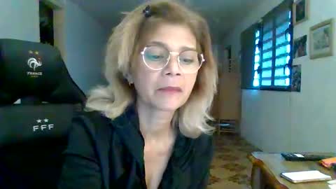 Snapshot of francelune chatting on 10.13.25 francelune online show from 10.13.25