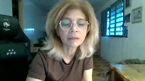 Snapshot of francelune chatting on 10.14.25 francelune online show from 10.14.25