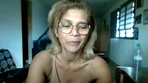 Snapshot of francelune chatting on 10.17.25 francelune online show from 10.17.25